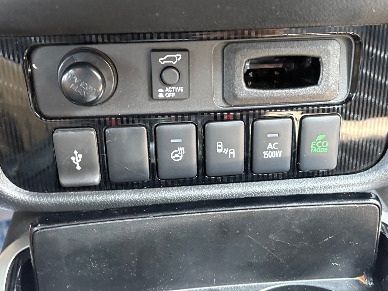 2022 Toyota Rav4 - Image 11