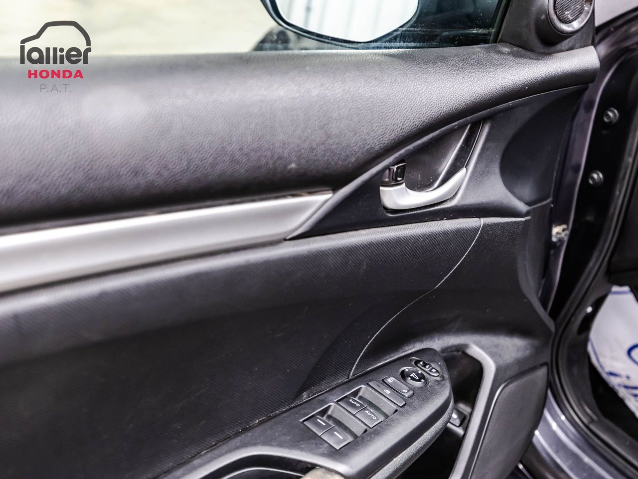 2018 Toyota C-HR - Image 11