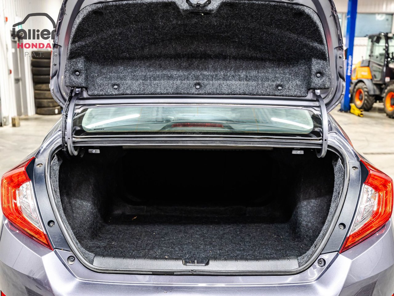 2018 Toyota C-HR - Image 15