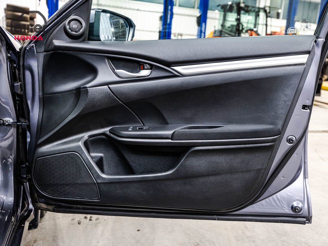 2018 Toyota C-HR - Image 16