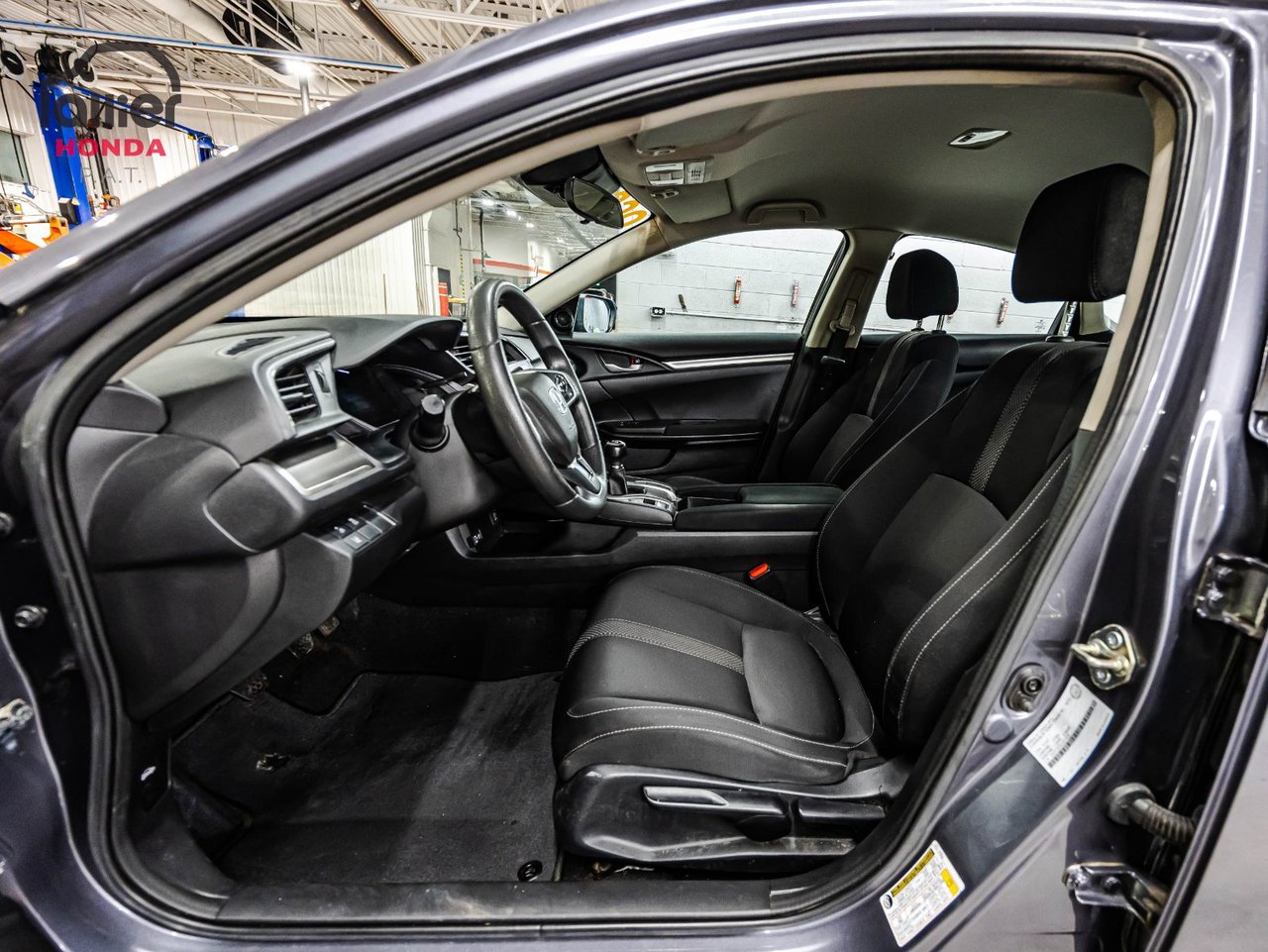 2018 Toyota C-HR - Image 18