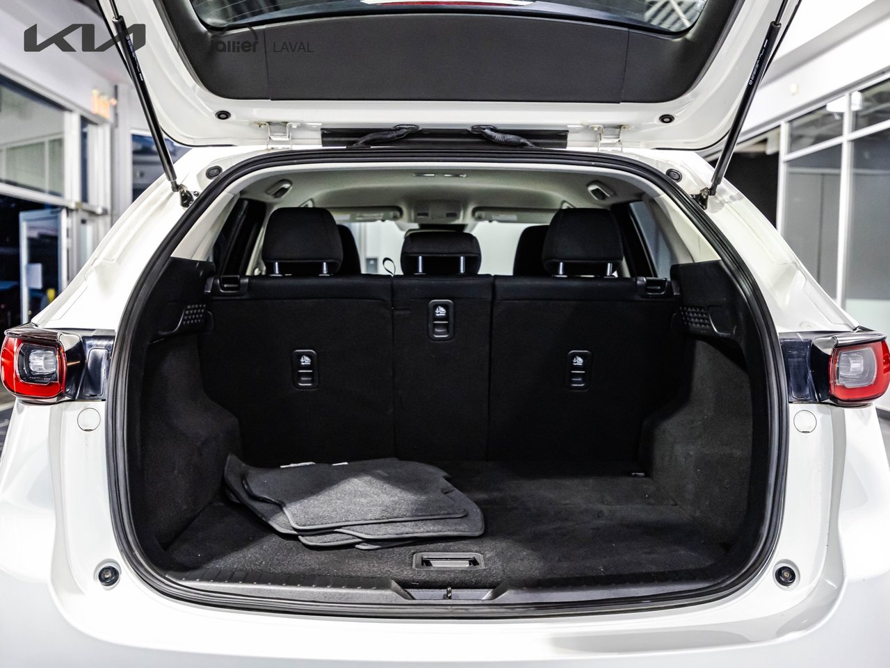 2023 Toyota Rav4 - Image 25