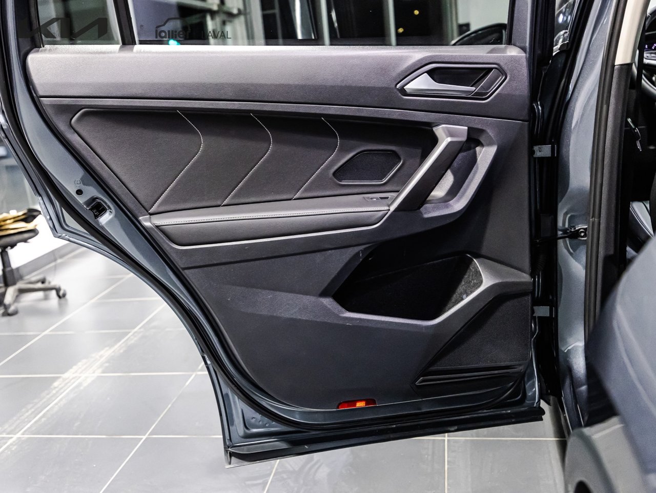 2017 Chevrolet Volt - Image 24