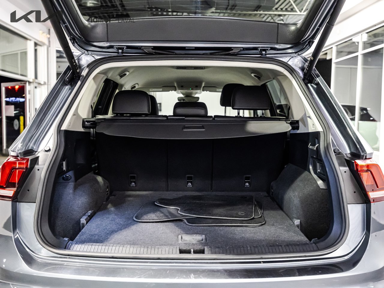 2017 Chevrolet Volt - Image 27