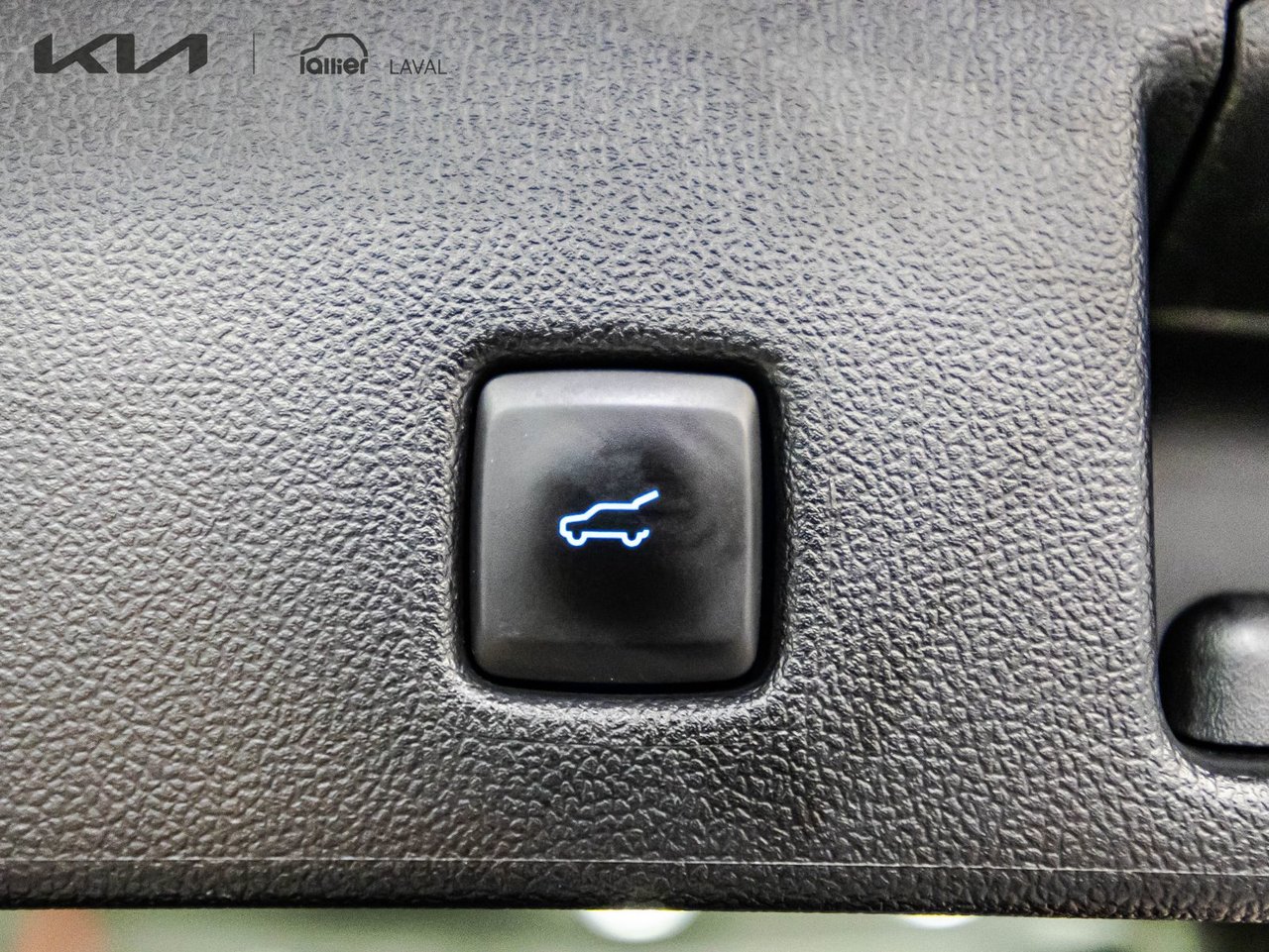2021 Toyota Corolla Hatchback - Image 24