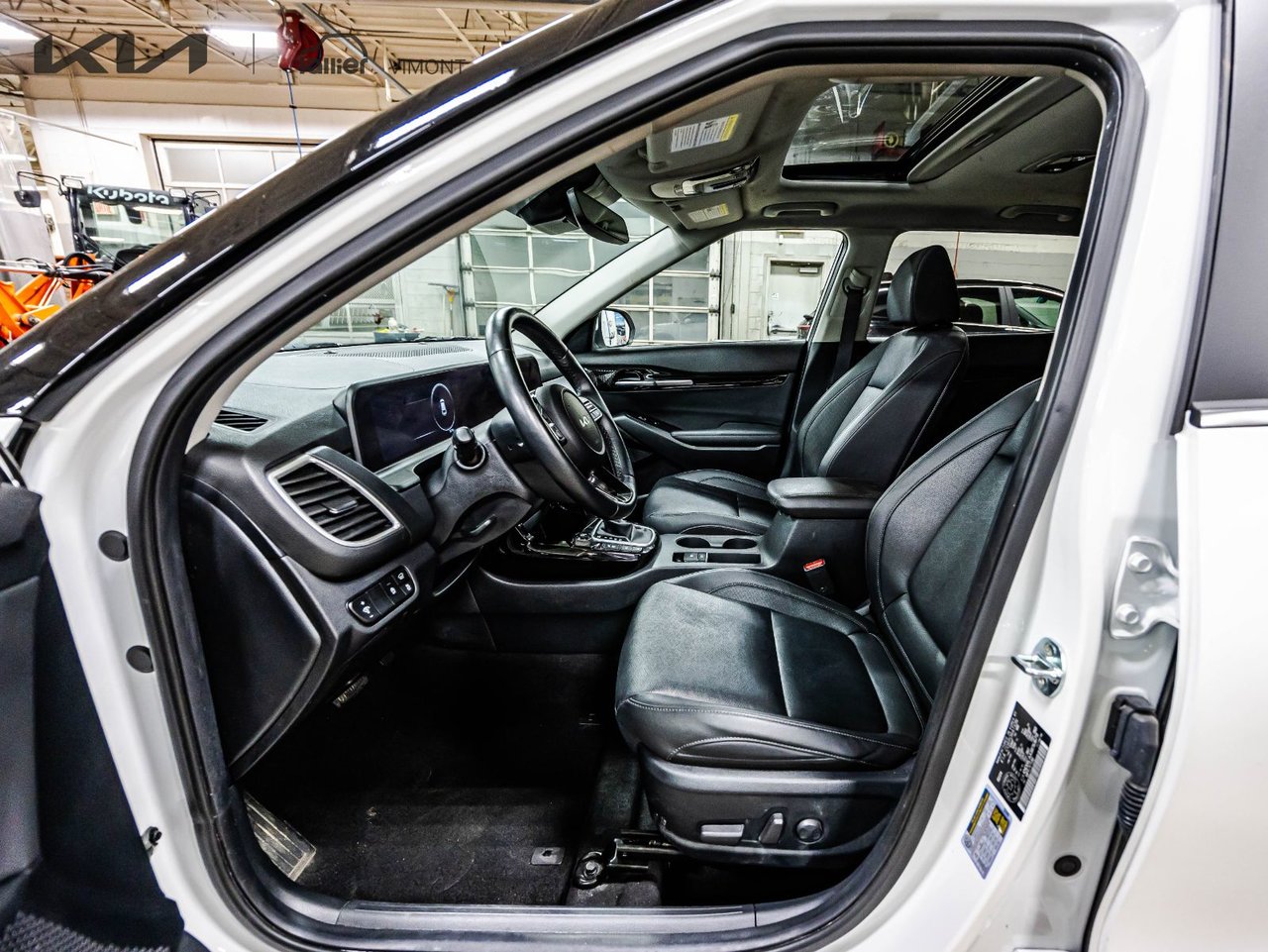 2022 Volvo XC60 - Image 7