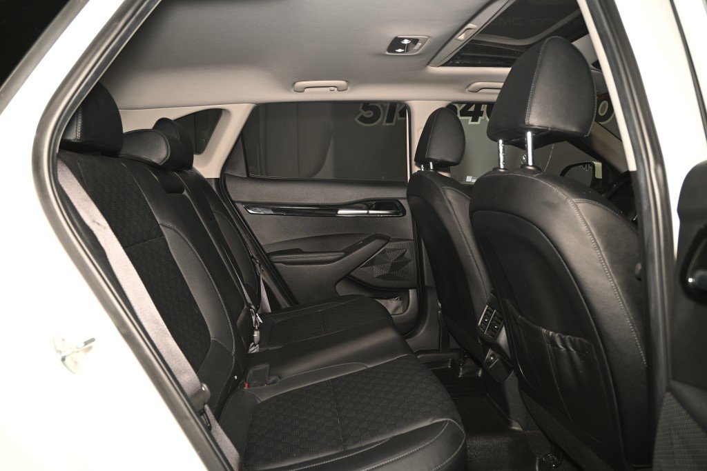 2026 Ford Explorer - Image 6