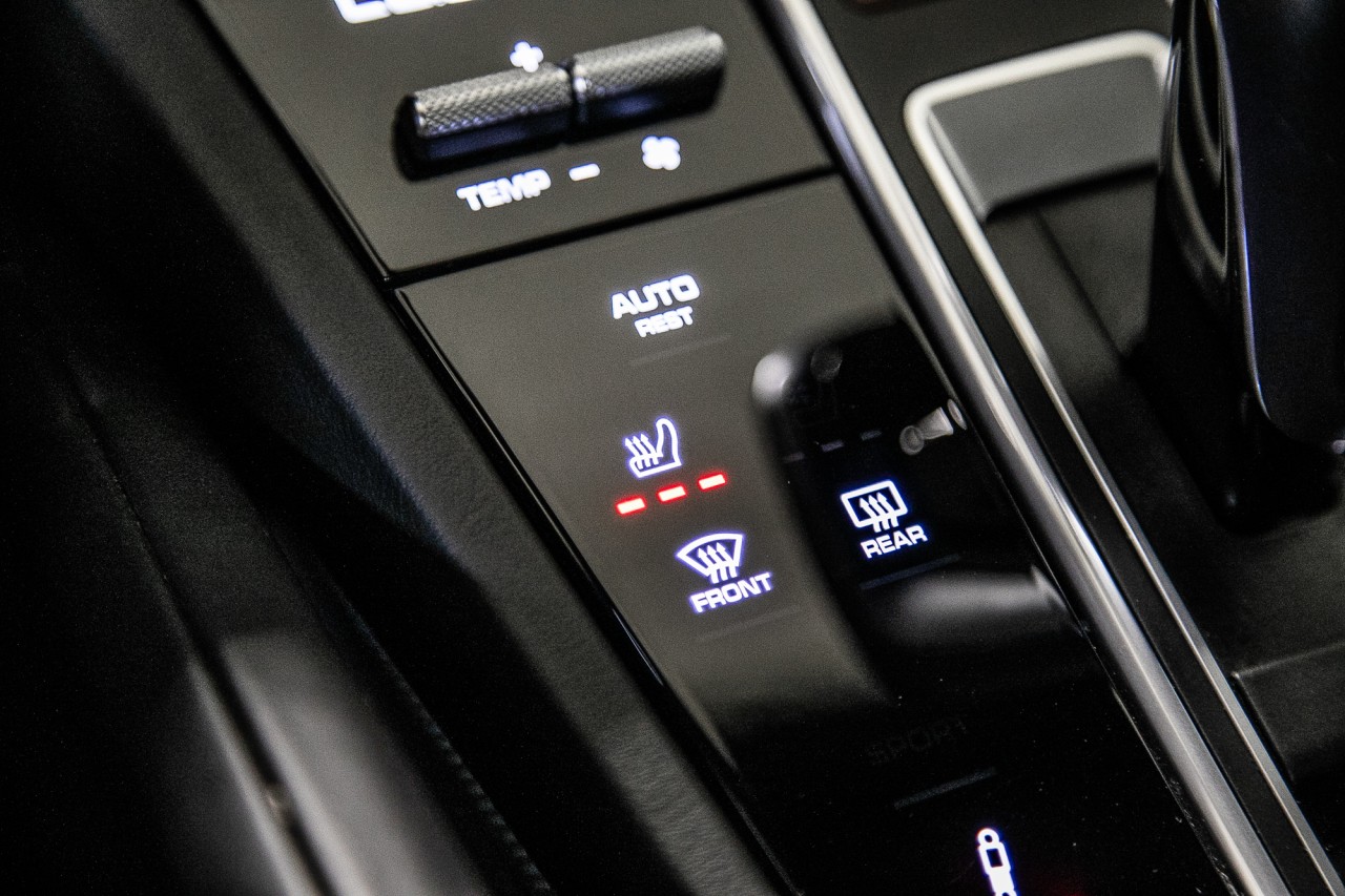 2024 Toyota Prius - Image 28