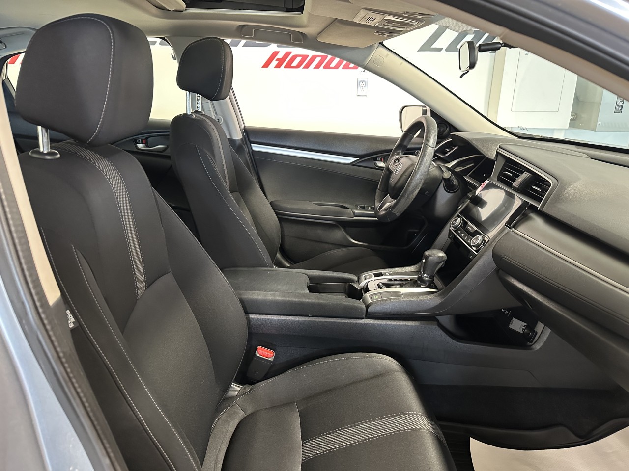 2026 Kia Carnival - Image 24