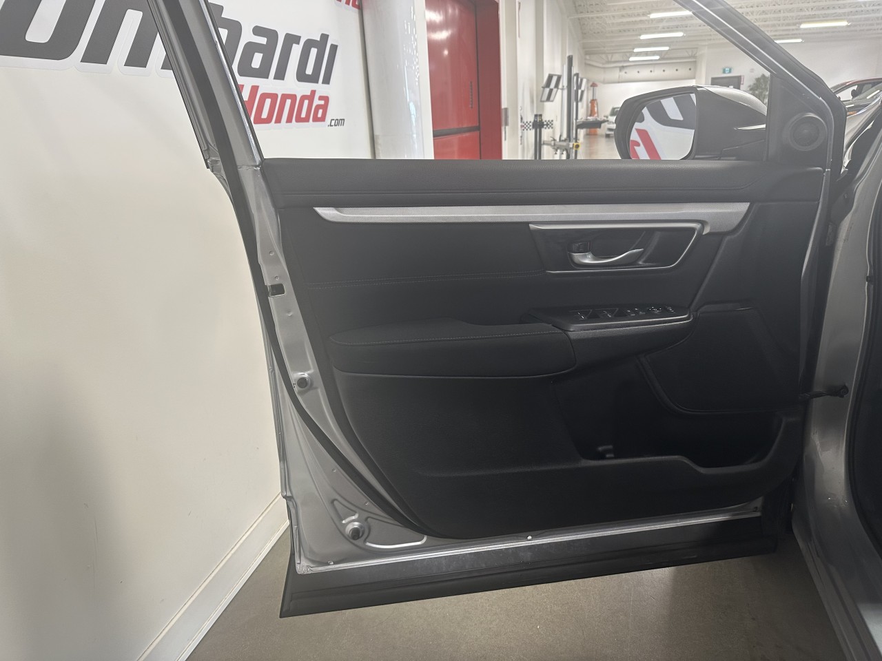 2024 Volvo XC40 - Image 12