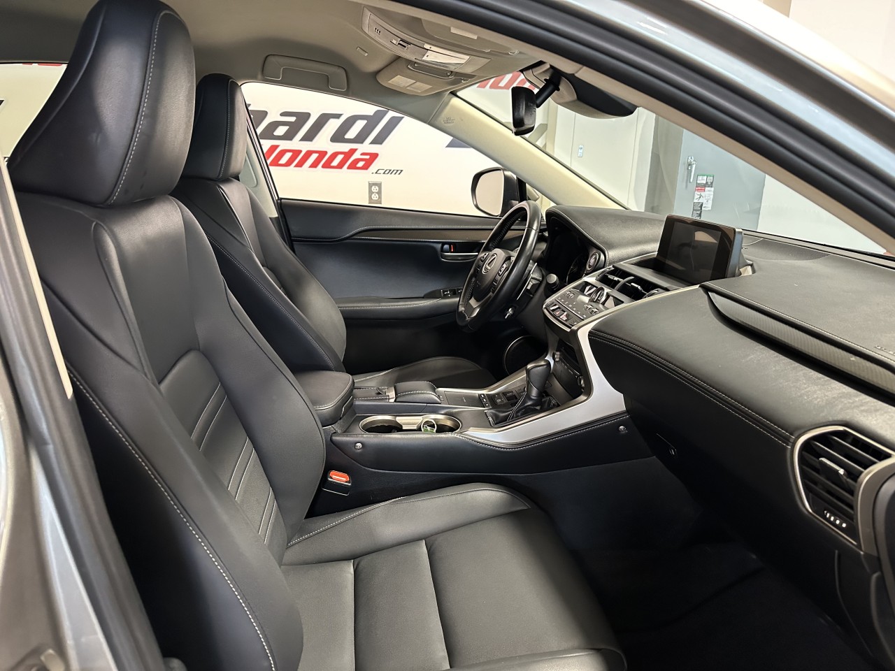 2025 Ford Explorer - Image 26