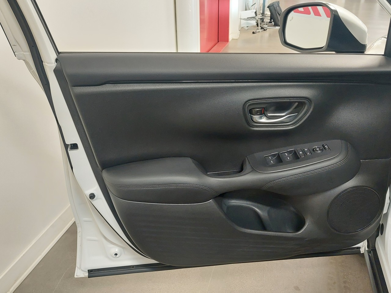 2025 Kia Carnival - Image 14