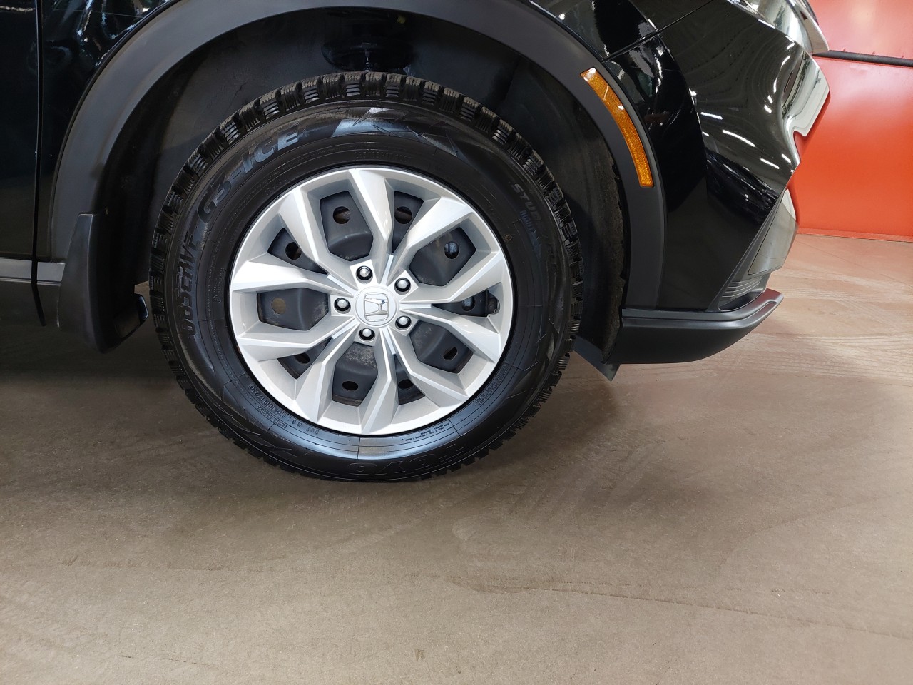 2025 Volvo XC90 Plug-In Hybrid - Image 5