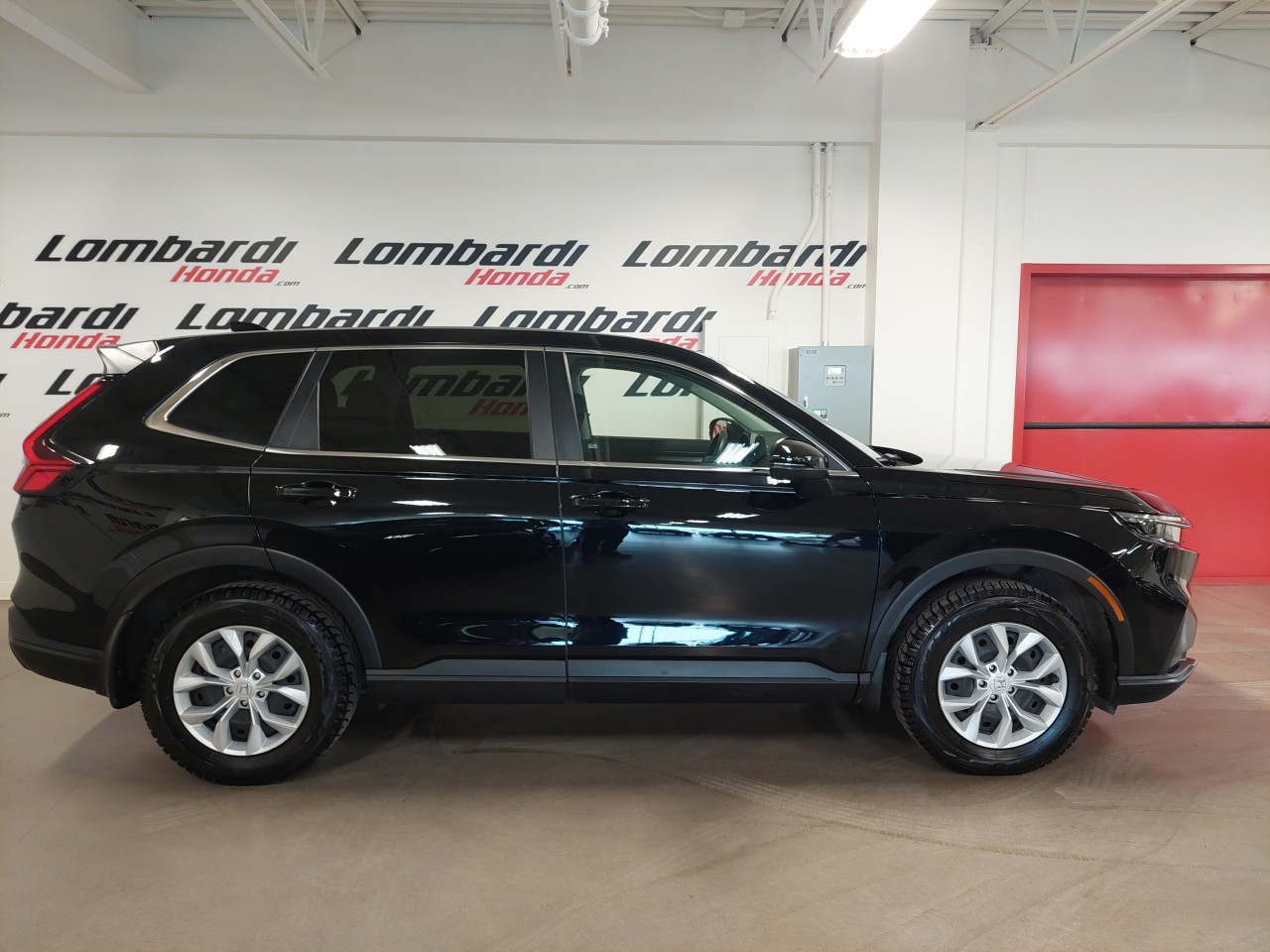 2025 Volvo XC90 Plug-In Hybrid - Image 8