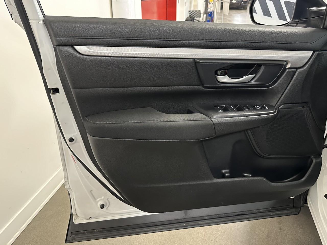 2025 Volvo XC90 Plug-In Hybrid - Image 13