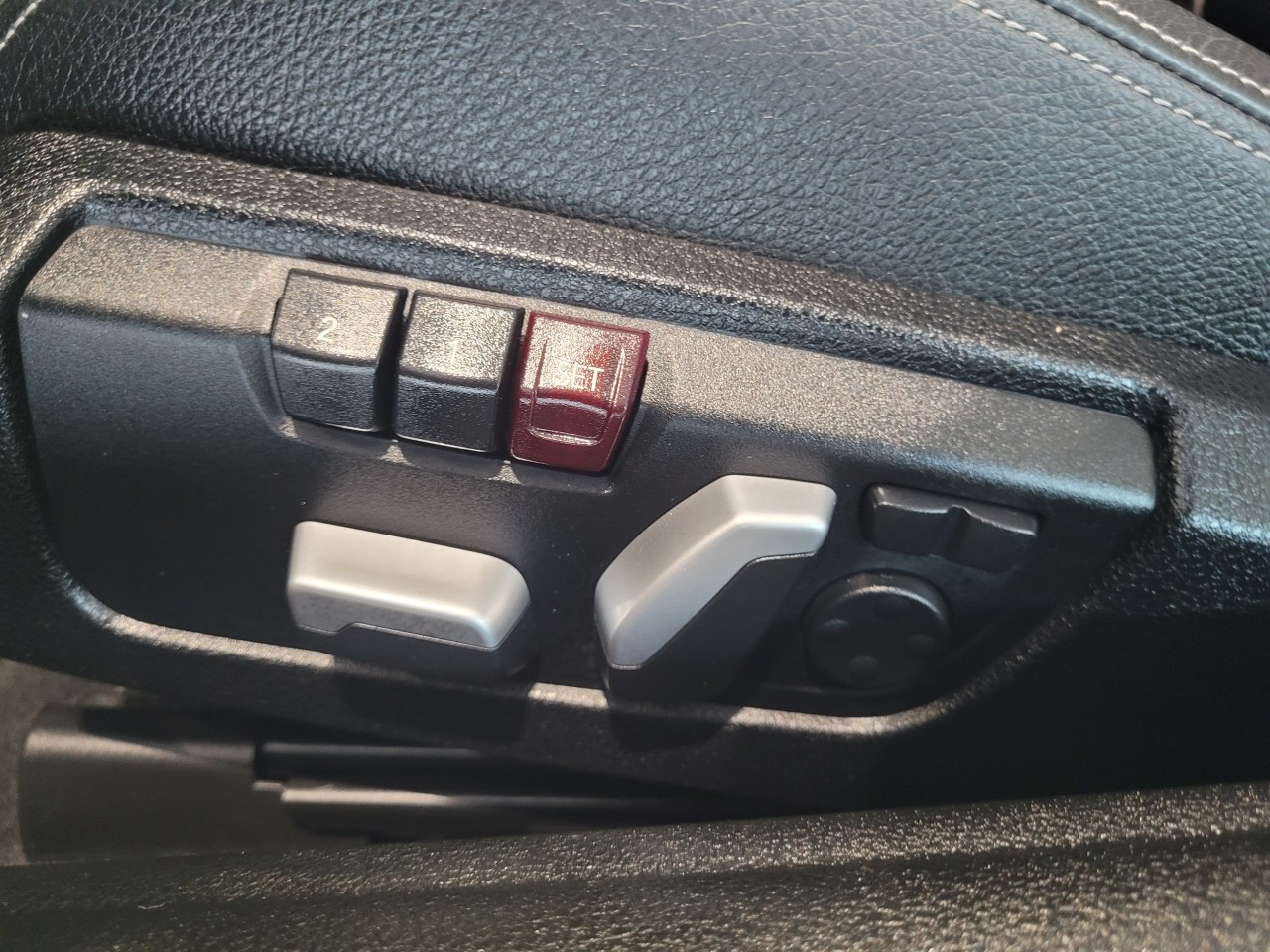 2023 Volvo S90 - Image 16