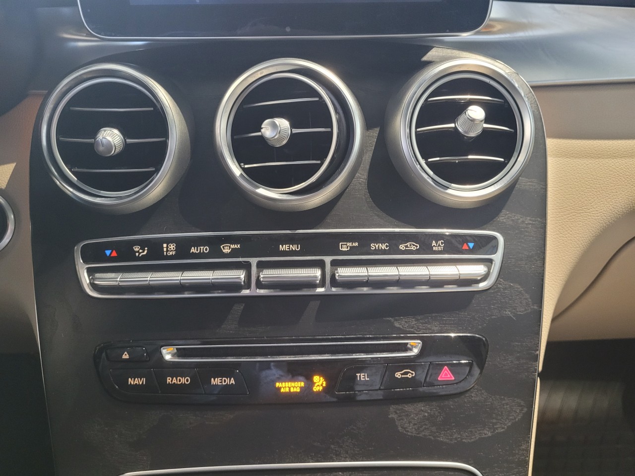 2027 Ford F-450 - Image 21