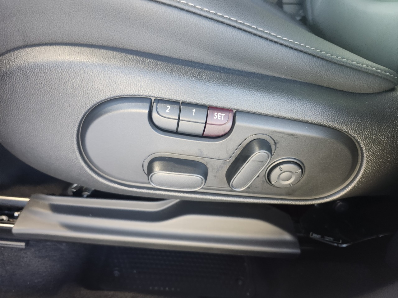 2026 Kia EV9 - Image 14