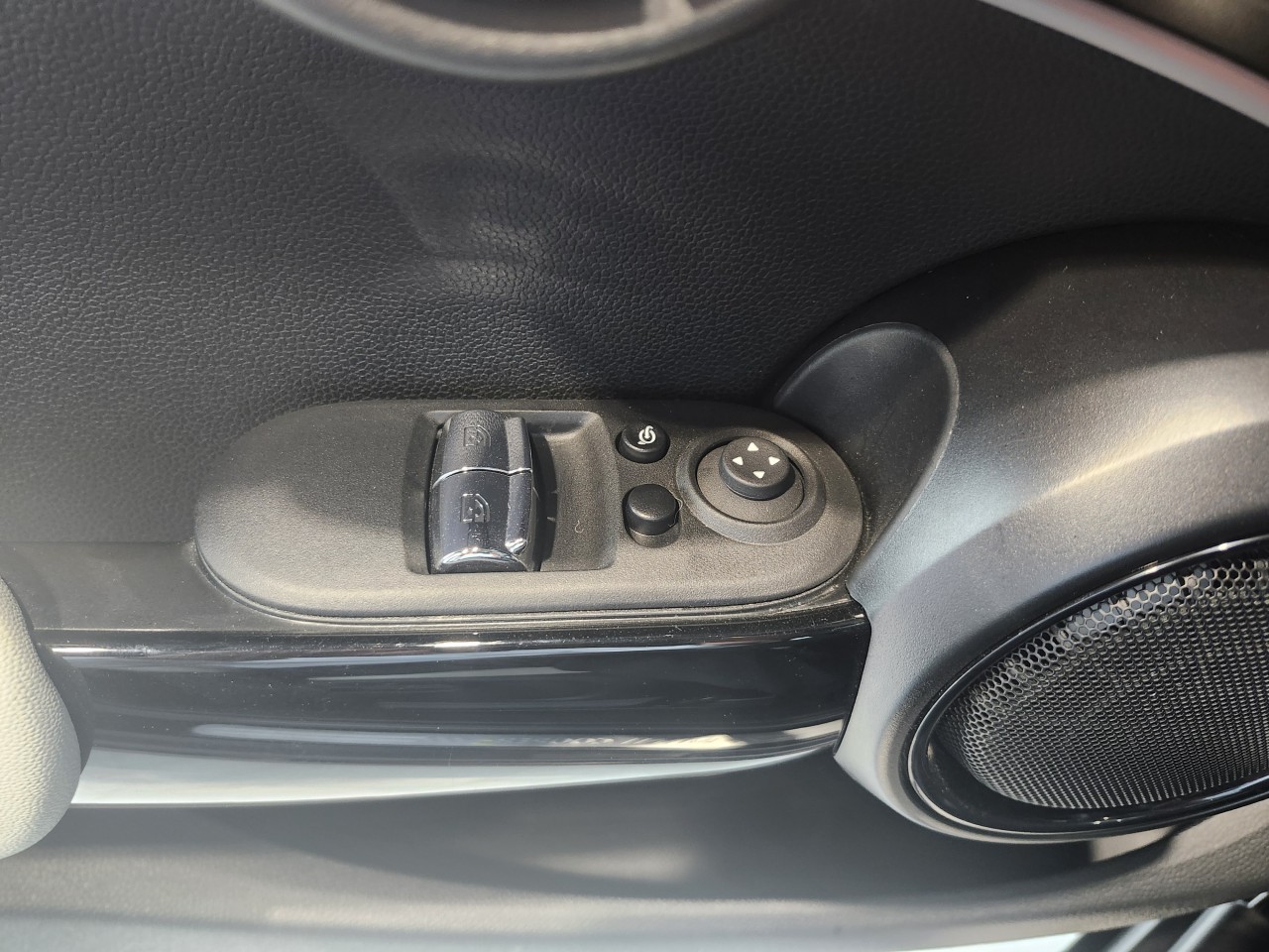 2016 Kia Sorento - Image 16