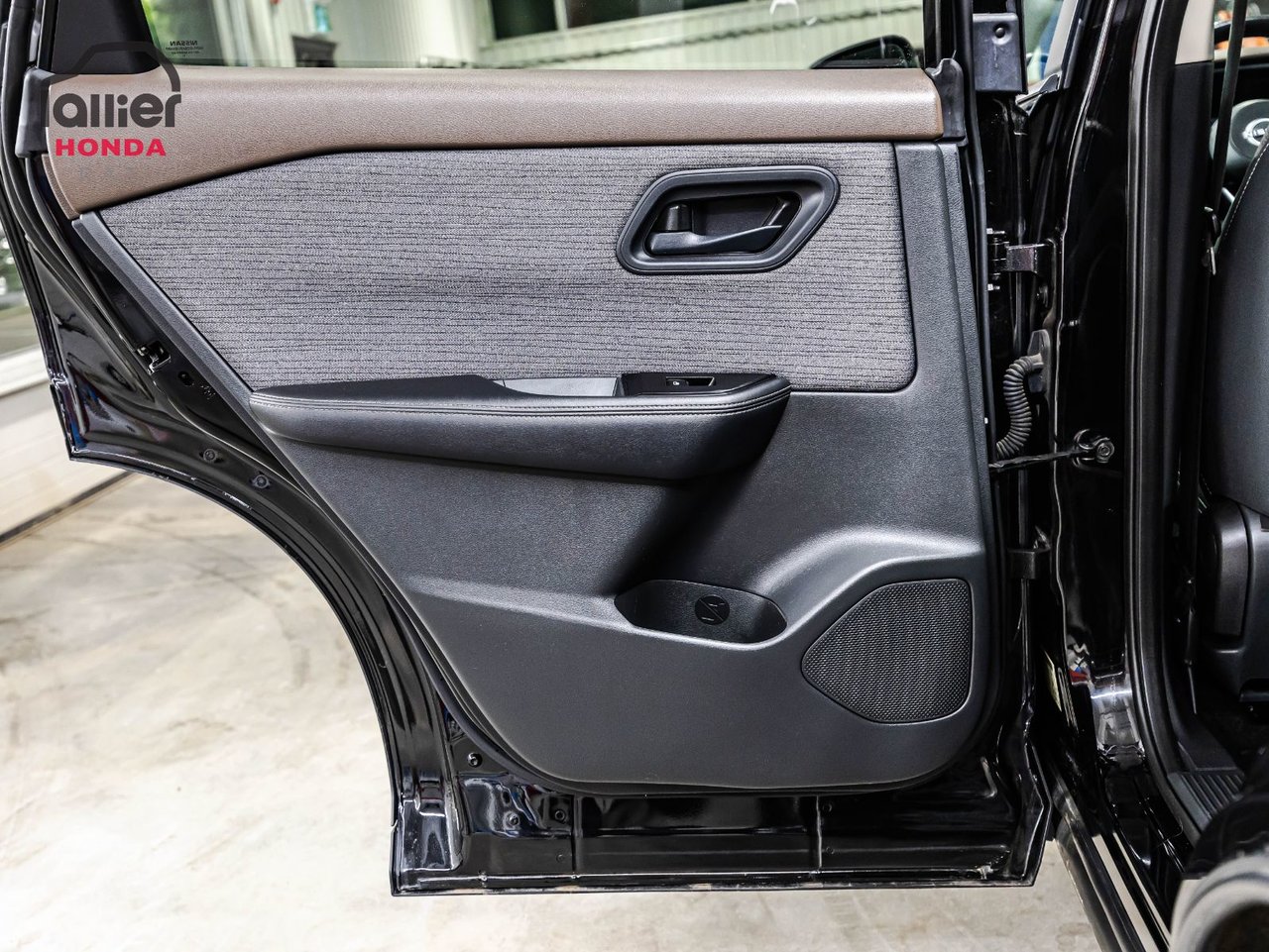 2025 Toyota Highlander - Image 21