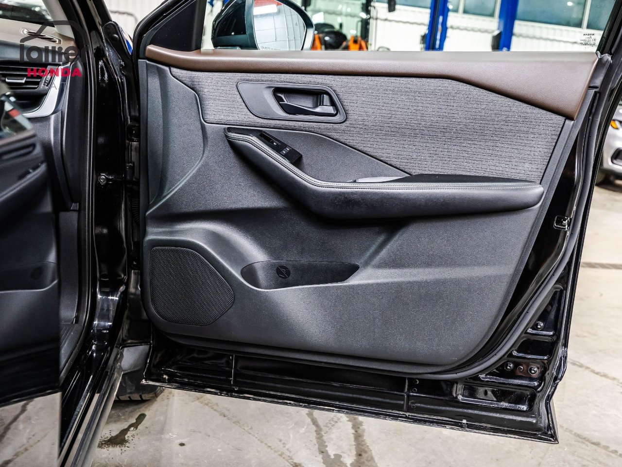 2025 Toyota Highlander - Image 25