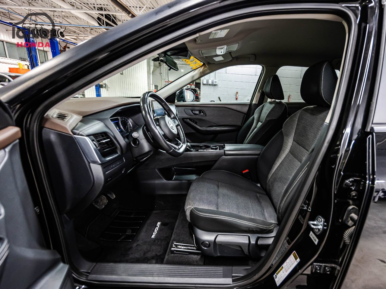 2025 Toyota Highlander - Image 27