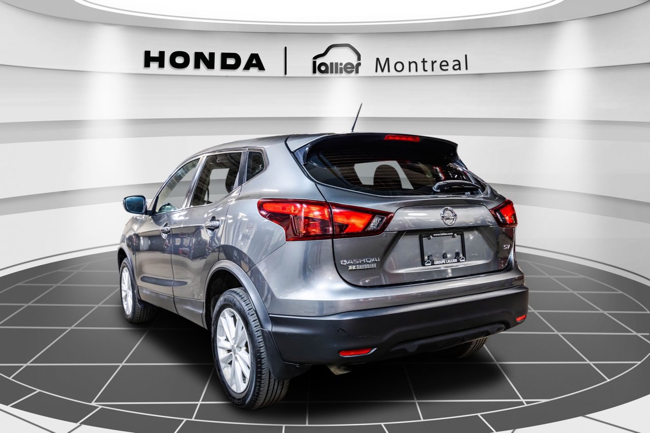 2022 Ford Explorer - Image 13