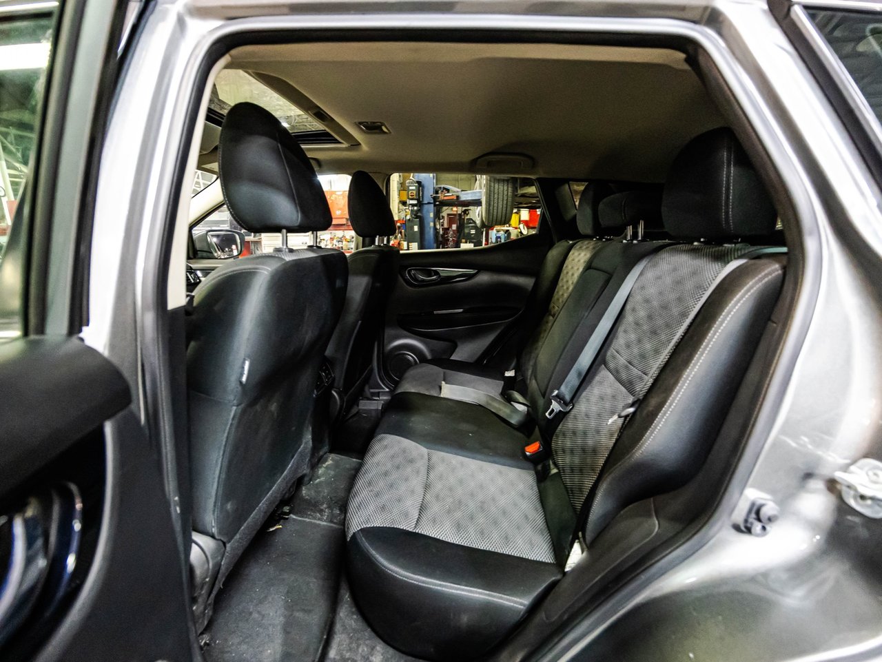 2022 Ford Explorer - Image 22