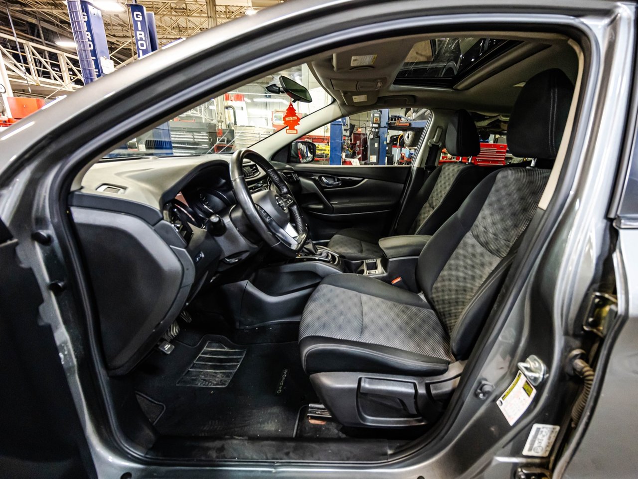2022 Ford Explorer - Image 28