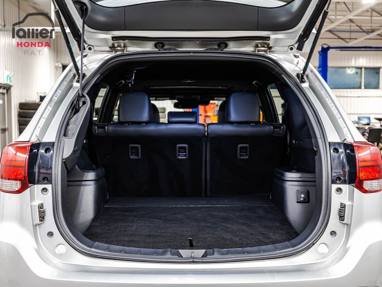 2022 Toyota Rav4 - Image 32