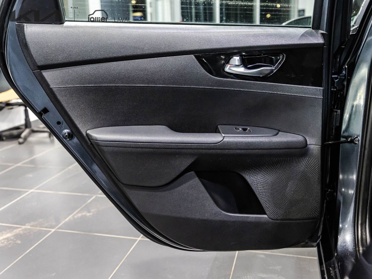 2023 Toyota Corolla Cross - Image 17