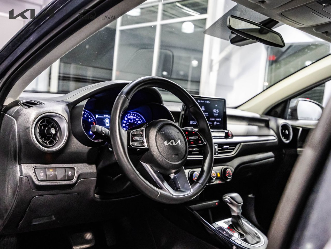 2023 Toyota Corolla Cross - Image 24