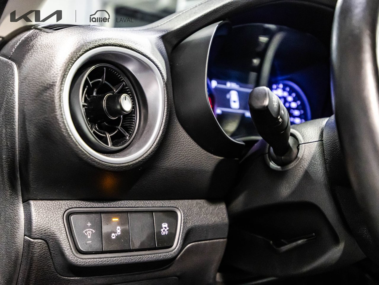 2023 Toyota Corolla Cross - Image 25