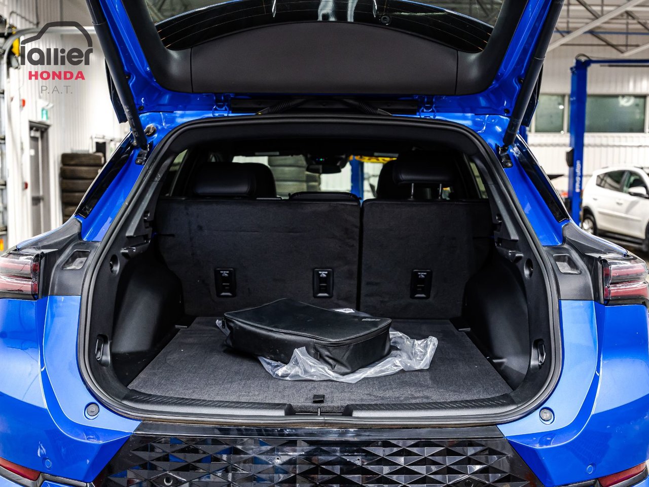 2023 Toyota Corolla Cross - Image 16