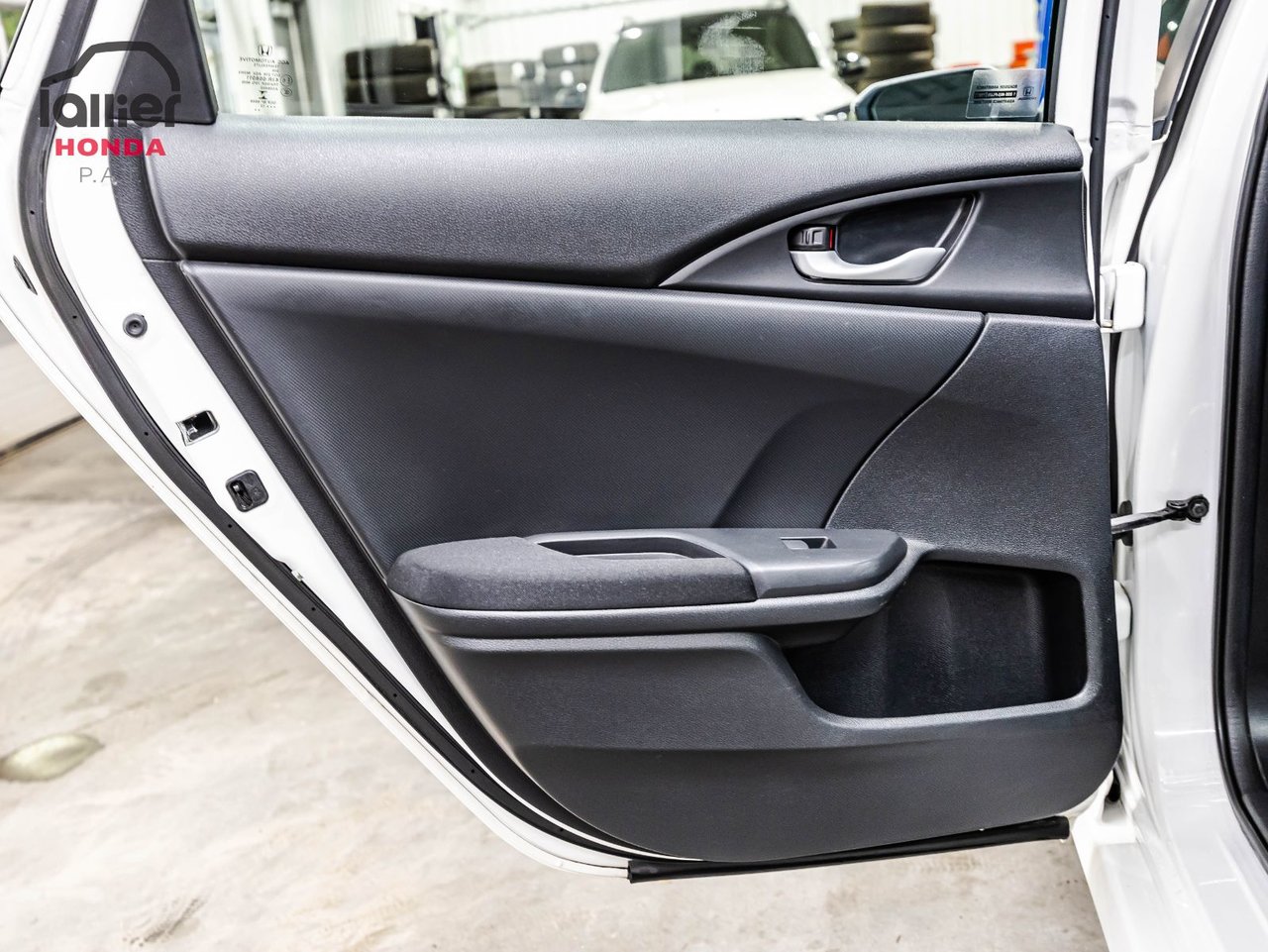 2022 Toyota Venza - Image 40