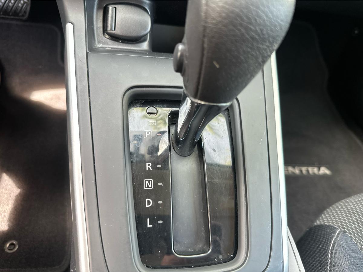 2022 Hyundai Santa Fe Plug-In Hybrid - Image 13