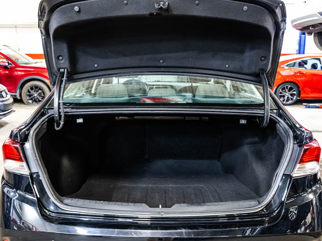 2017 Toyota Tacoma - Image 21