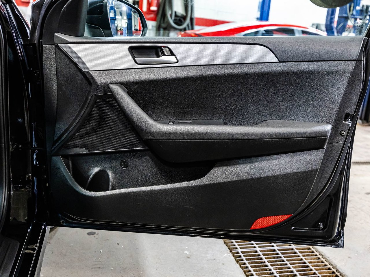 2017 Toyota Tacoma - Image 22