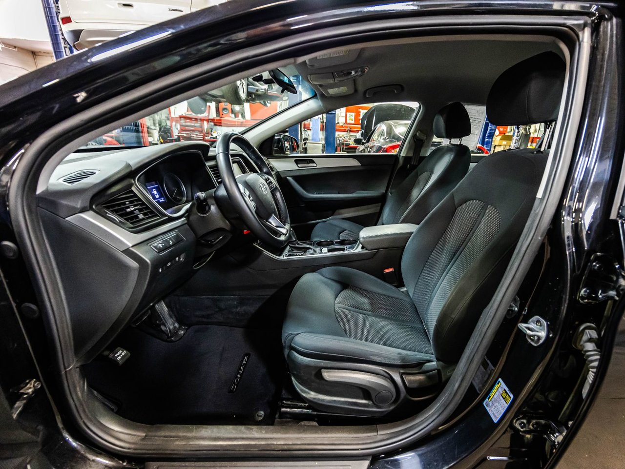 2017 Toyota Tacoma - Image 24