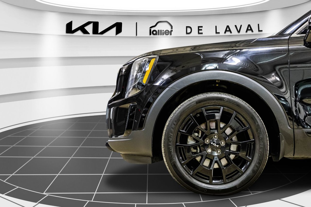 2022 Chrysler 300 - Image 15