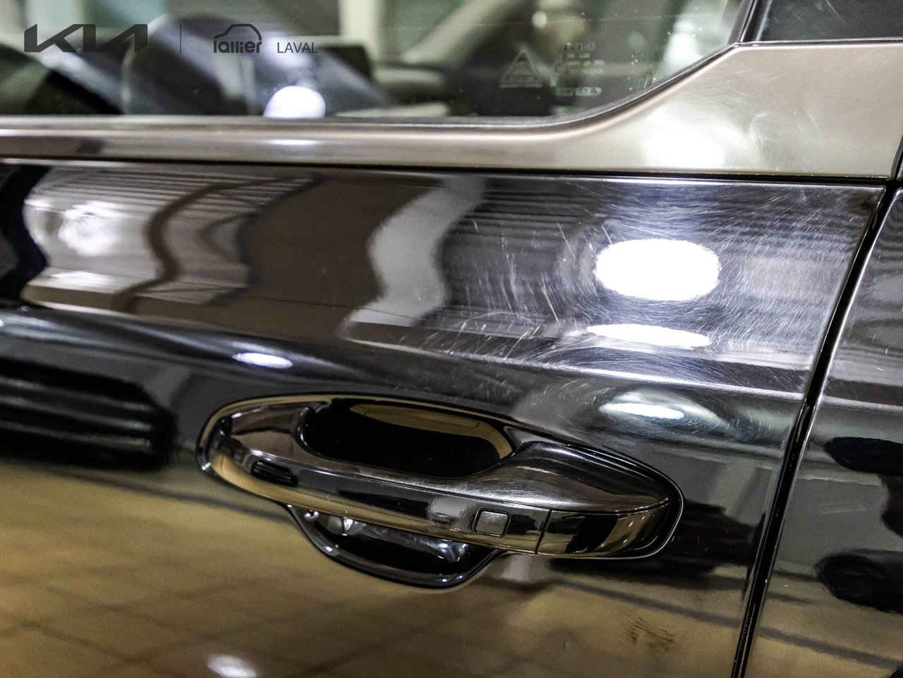 2022 Chrysler 300 - Image 16