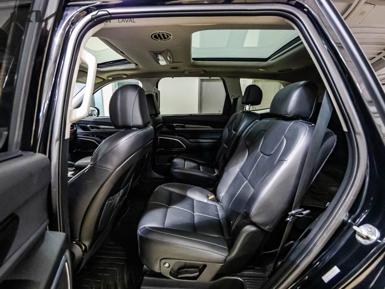 2022 Chrysler 300 - Image 20