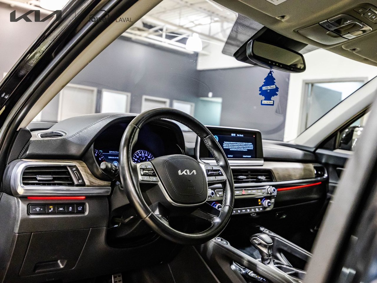 2022 Chrysler 300 - Image 28