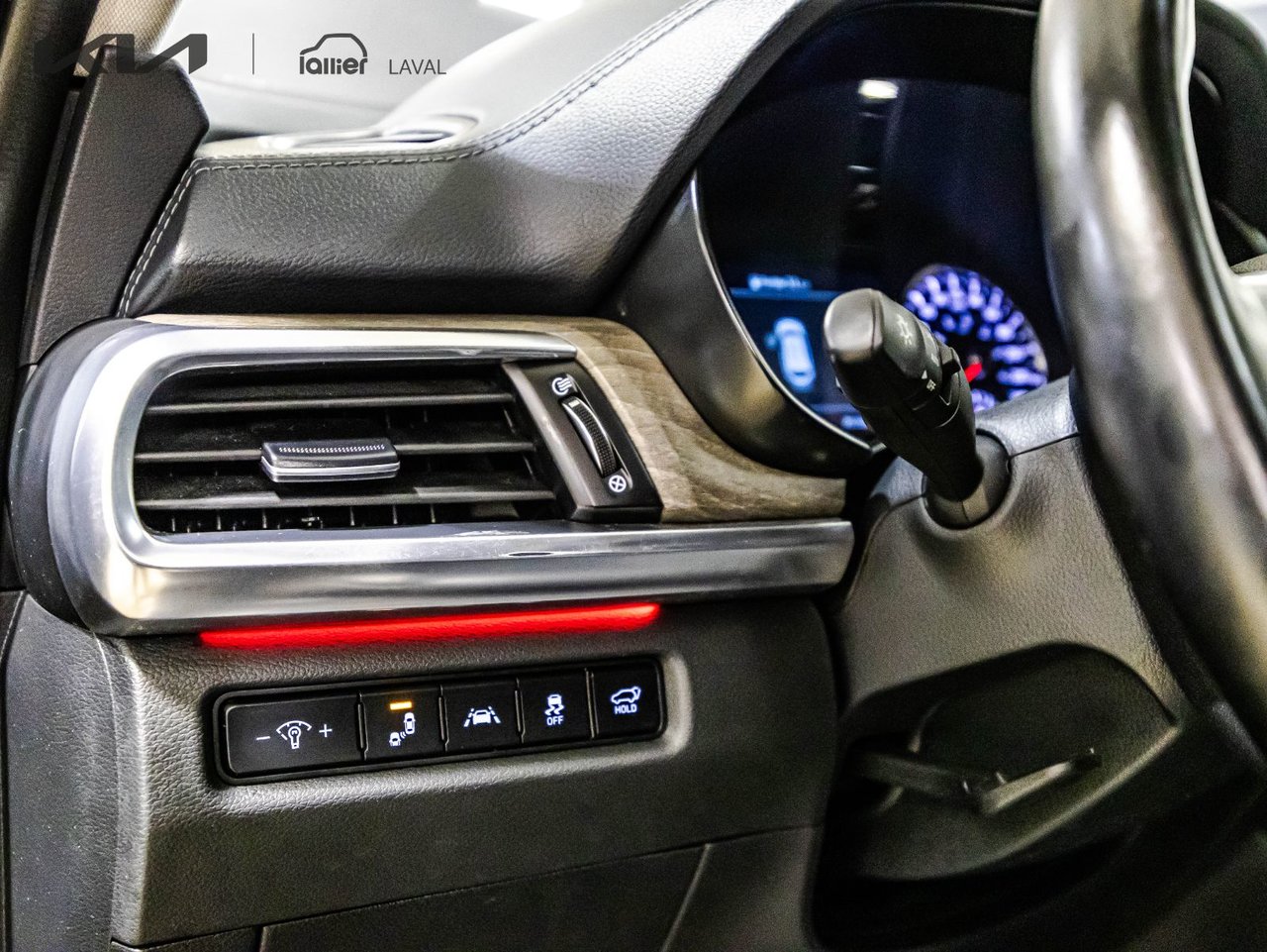2022 Chrysler 300 - Image 29