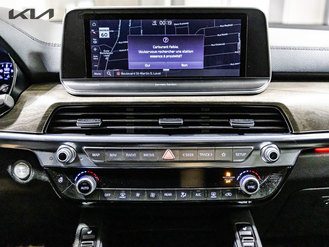 2022 Chrysler 300 - Image 32