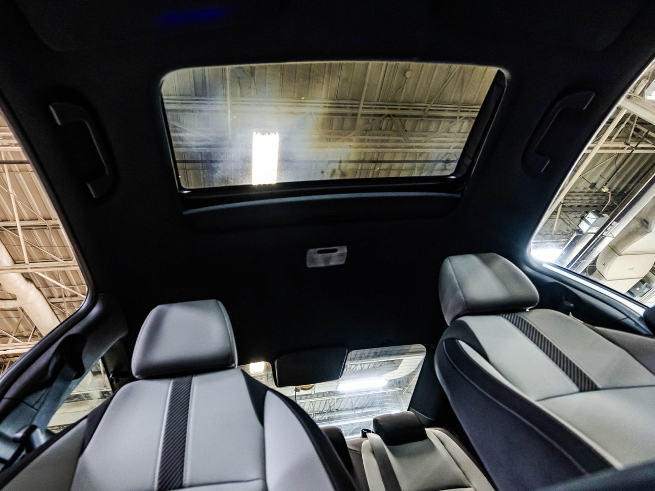 2022 Volvo XC40 - Image 25