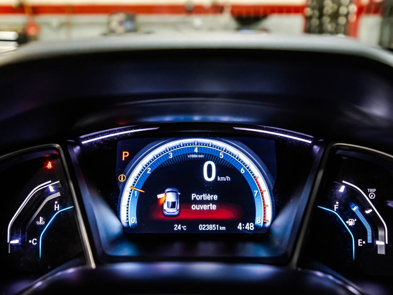 2022 Volvo XC40 - Image 31
