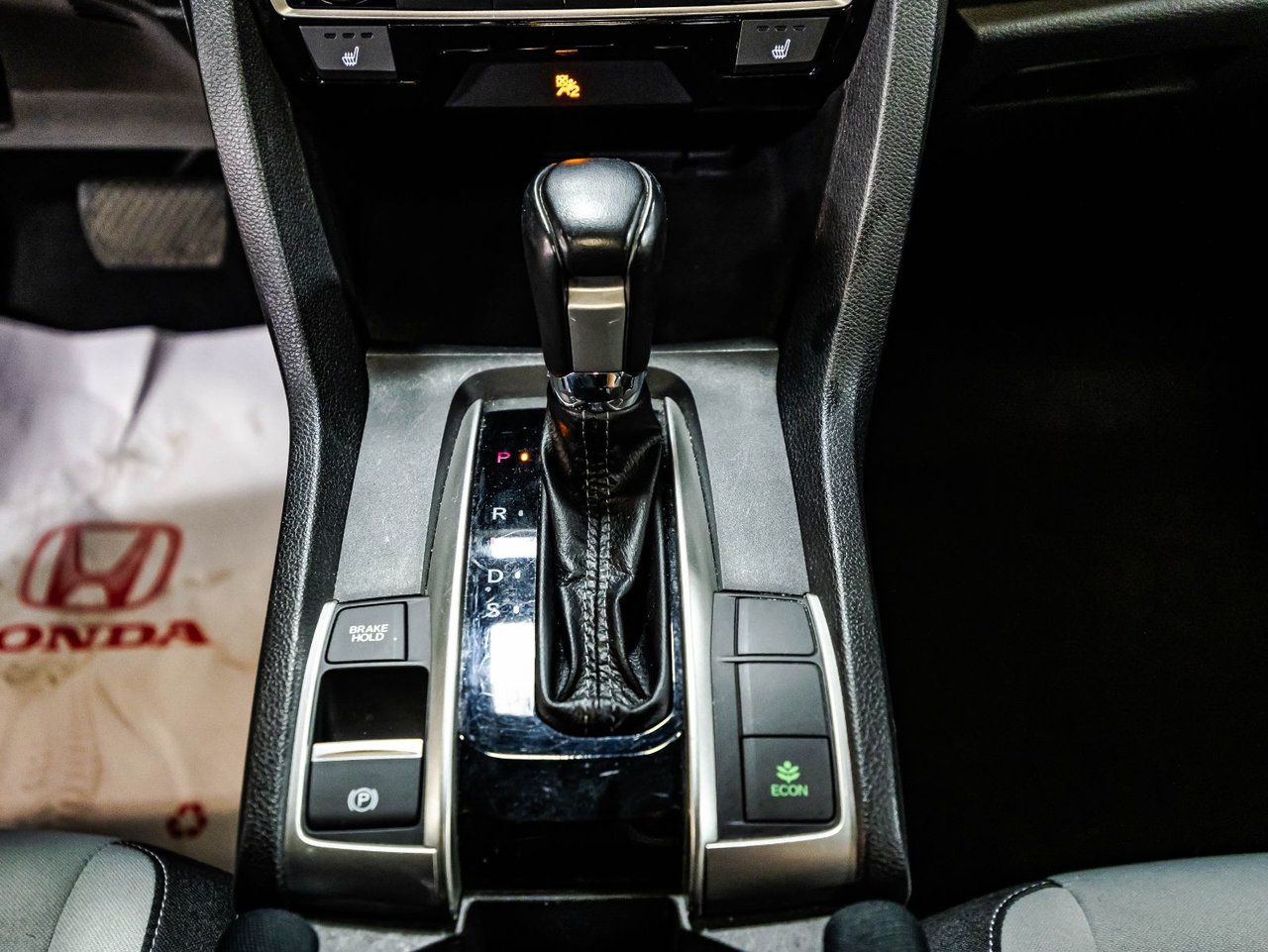 2022 Volvo XC40 - Image 33