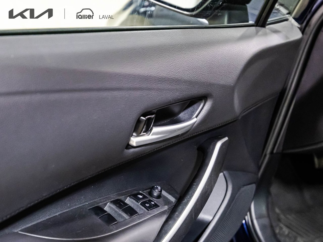 2021 Toyota Venza - Image 11