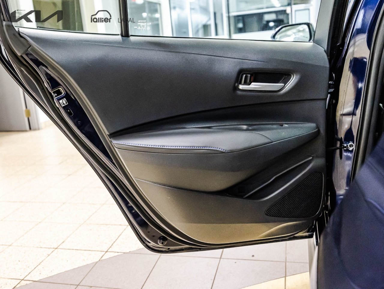 2021 Toyota Venza - Image 12
